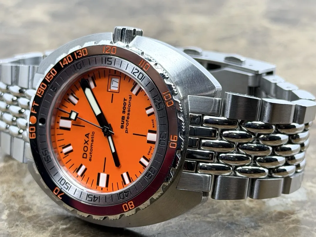 DOXA Sub 300T Professional 42.5mm Orange Dial Dive Watch Rotating Bezel on Bracelet Box / Papers / Card 840.10.351.10